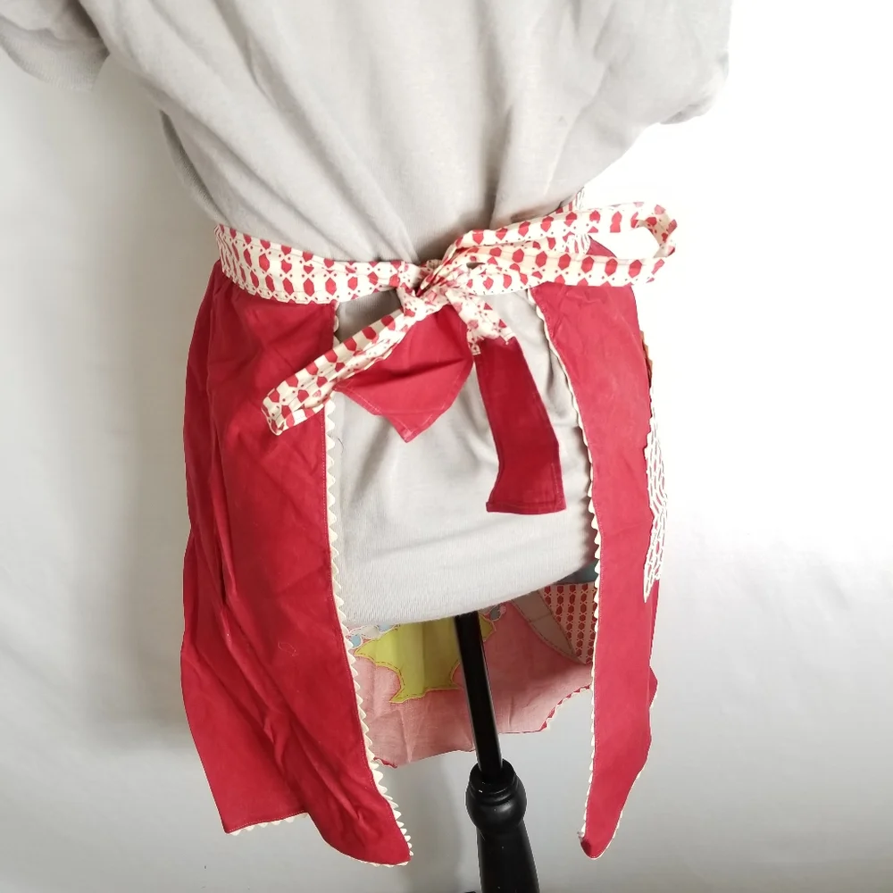 Vintage Red Floral Apron‎ with Pockets